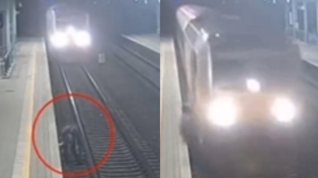 捷克庫日姆車站（Kuřim train station）32歲男子跳下月台撿菸，慘遭火車「撞回月台」。（圖／翻攝自 推特@realTraduki）