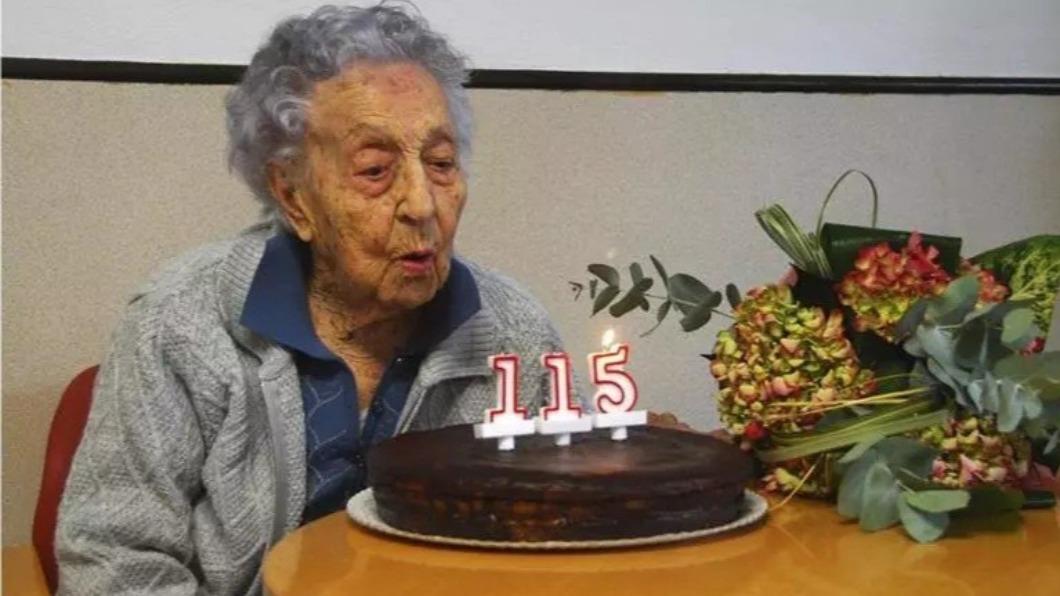 西班牙老嫗高齡115歲，可望成最長壽人瑞。（圖／翻攝自MariaBranyas112推特）