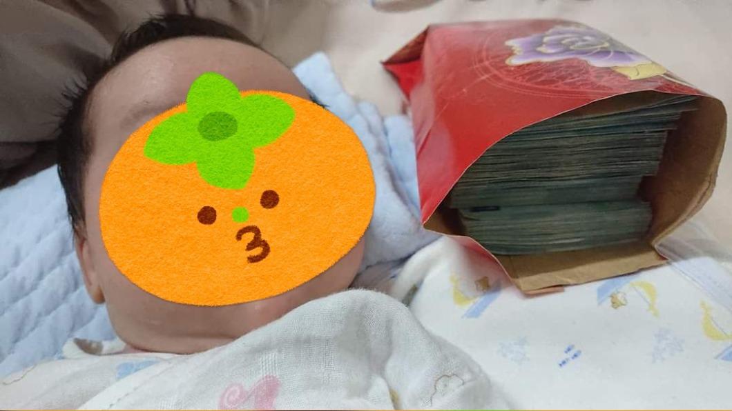 網友在臉書分享家中嬰兒滿月，外公外婆大手禮包紅包。（圖／翻攝自爆料公社臉書）