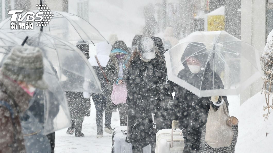 去年12月，日本各地降下破紀錄的大雪，不少地方傳出災情。（圖／達志影像美聯社）