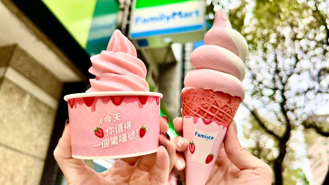 全家便利商店新推出的「草莓優格霜淇淋」開賣6天就已全數售完。（圖／翻攝自全家便利商店臉書）