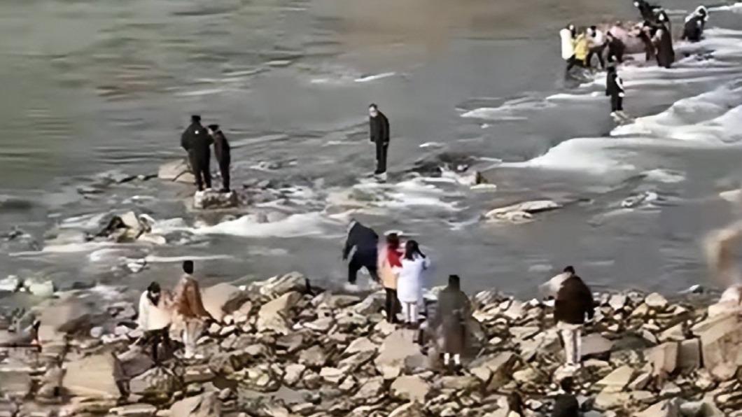 三門峽大壩下游水位突漲，2死7失蹤。（圖／翻攝微博＠韩东言）