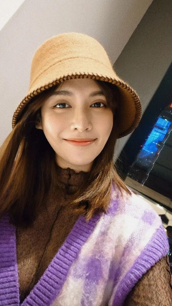 夏宇童初二曬美照「玻璃反射孫協志」 網放大螢幕：掌鏡人好會拍│TVBS新聞網