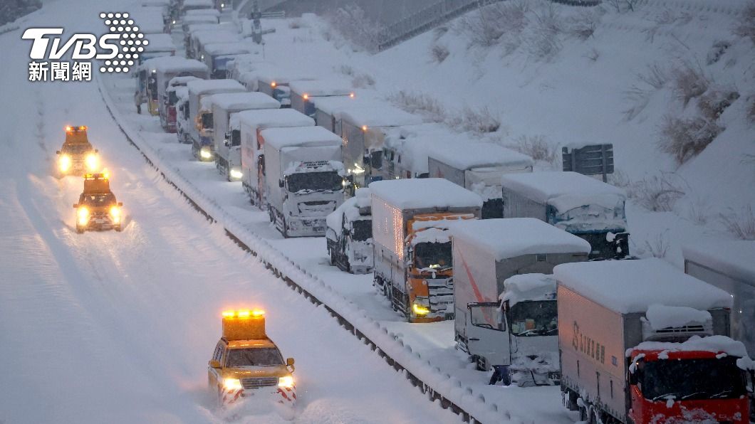 日本迎來冬季最強寒流，交通受阻。（圖／達志影像美聯社）