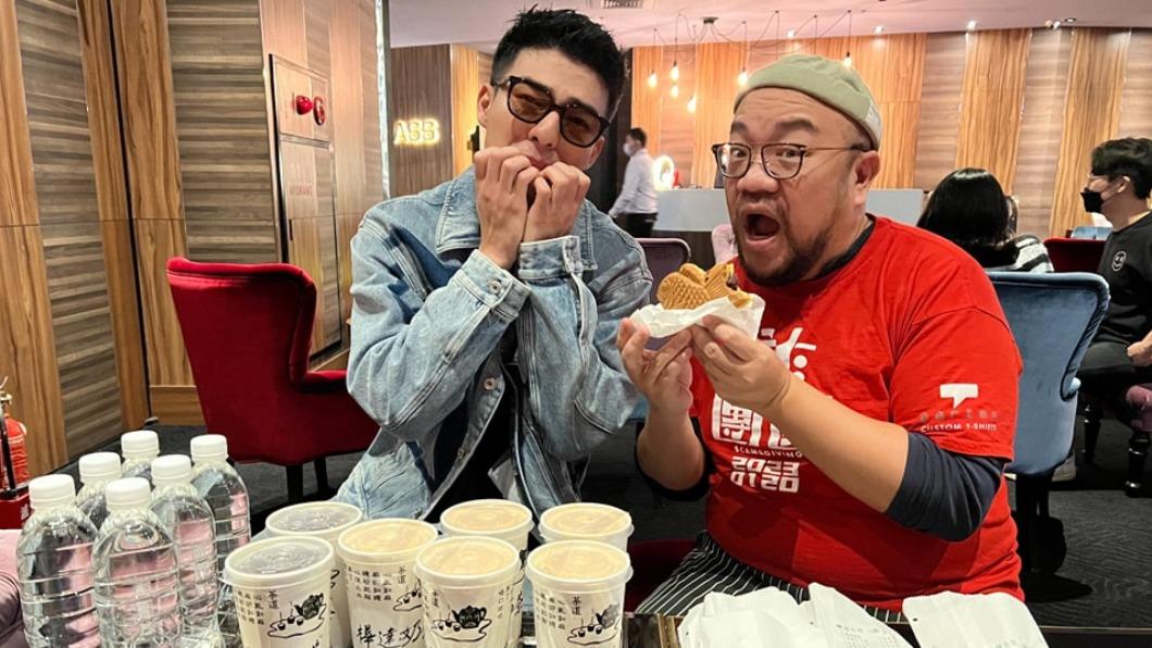 《詐團圓》劇組宣傳吃不停，陳昊森（左）卻在飲控中不能吃。（圖／双喜電影提供）