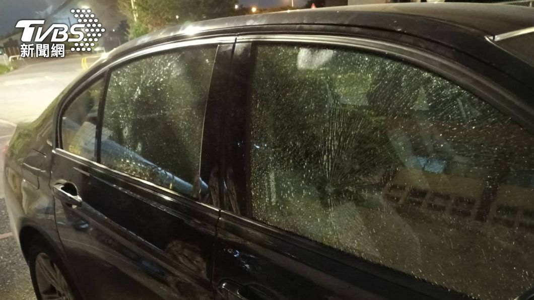 被害人車窗玻璃碎裂。（圖／TVBS）
