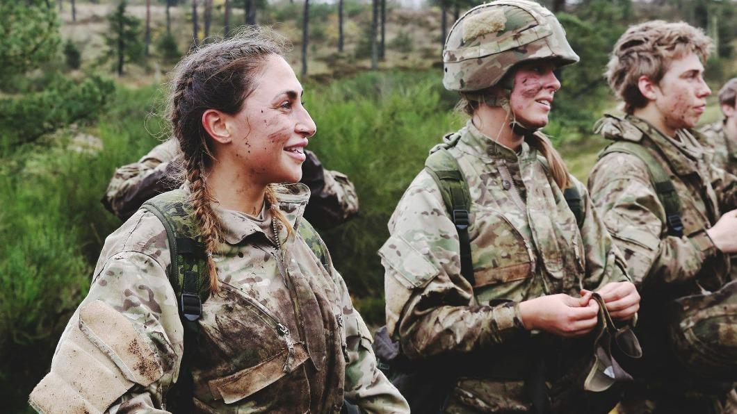 為了強化軍隊防禦能力，丹麥考慮修法強制讓女性入伍服役。（圖／翻攝自丹麥國防部）