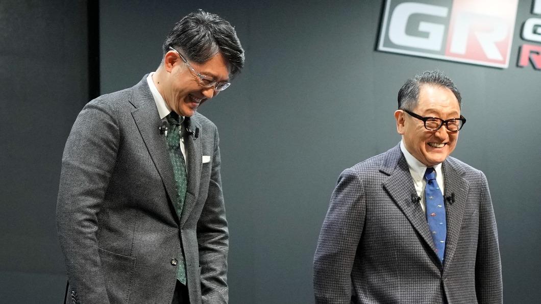 豐田汽車現任社長豐田章男（右）將於4月卸任，交由LEXUS總裁佐藤恒治（左）接任。（圖／達志影像美聯社）