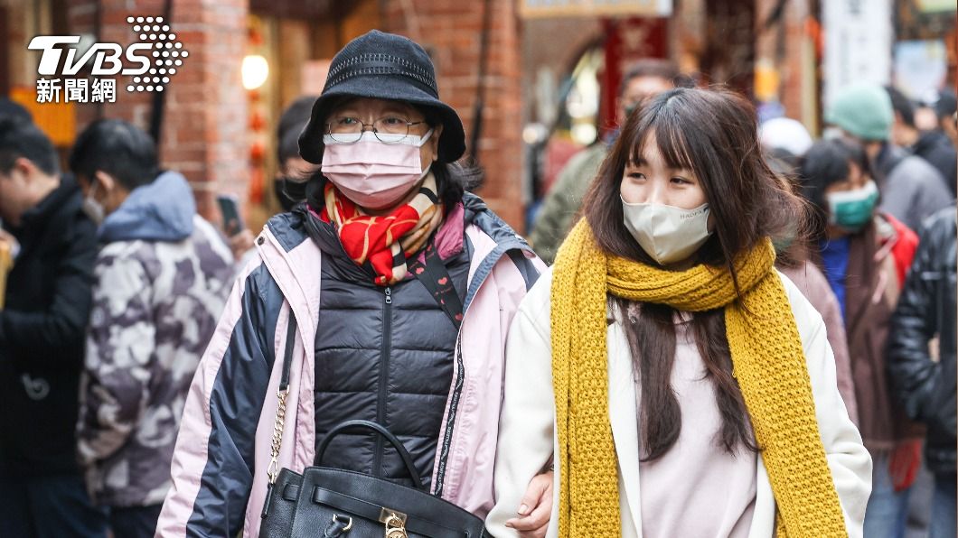 寒流將持續影響台灣至明天清晨，民眾務必做好保暖工作。（圖／中央社）