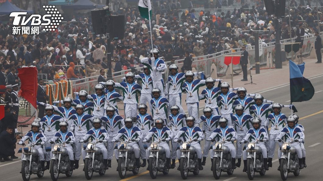 印度國慶閱兵大典的「機車疊羅漢」每年都成為矚目焦點。（圖／達志影像路透社）