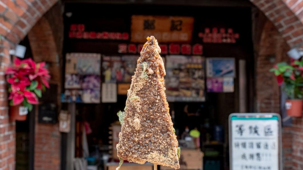 「鄭記古早味豬血糕」的造型獨特。（圖／桃桃‘s旅人手札提供） 全台最長老街！三峽吃玩攻略　百年古廟祈福、爽嗑古早味豬血糕