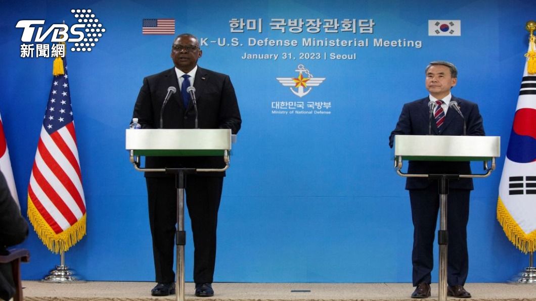 美國國防部長奧斯汀在首爾與南韓國防部長李鐘燮會談，重申對南韓提供擴大遏制能力的承諾。（圖／路透社）