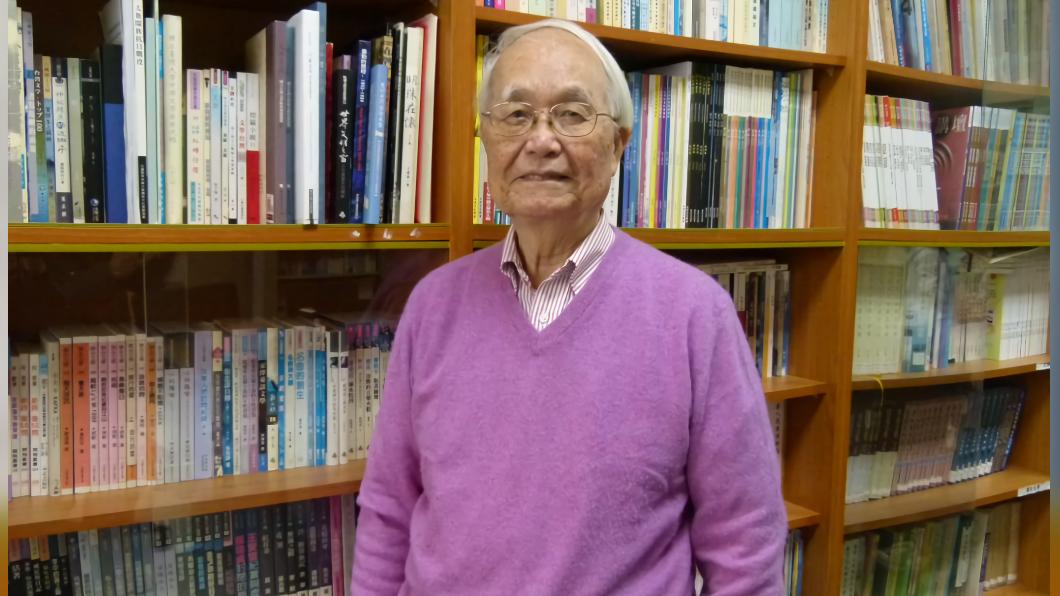 高齡90歲的東華大學榮譽教授鄭清茂，榮獲第35屆首設之梁實秋文學大師典範獎。(圖/東華大學提供)