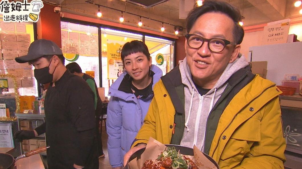 詹姆士揭露韓式炸雞好吃的秘訣。（圖／八大提供）