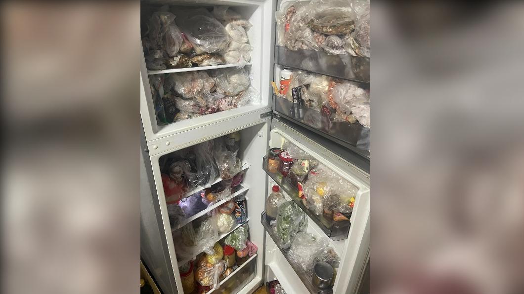 網友曬出自家冰箱被塞滿的照片。（圖／翻攝自爆怨公社臉書）