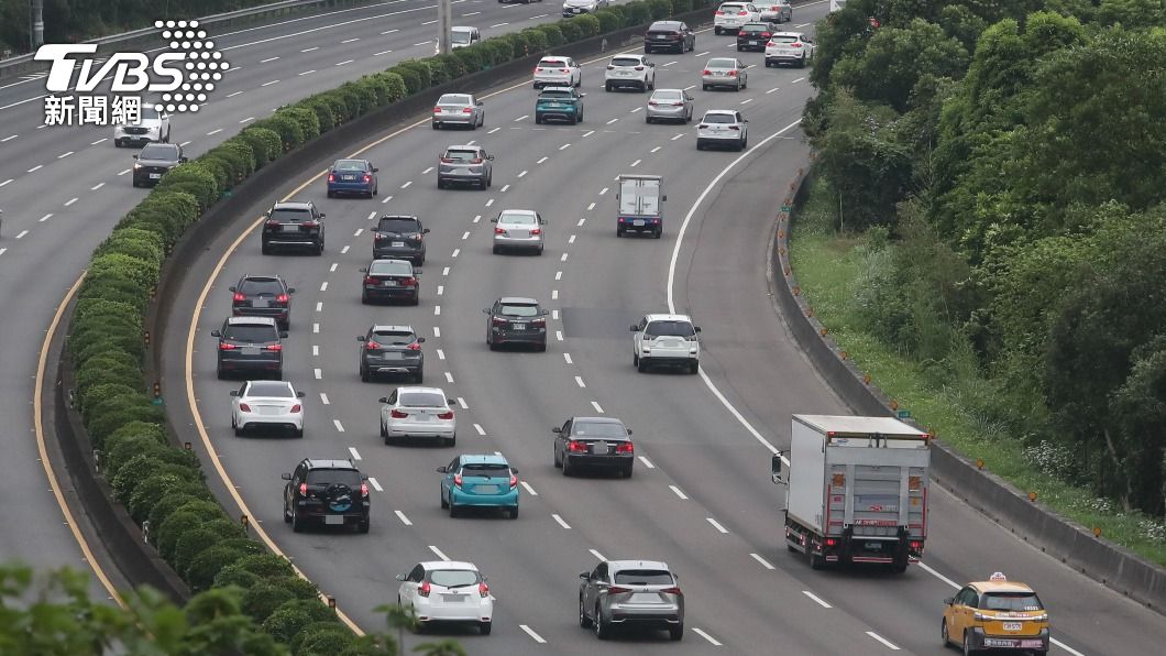 許多民眾都有開車上高速高路的經驗。（圖／TVBS資料照）