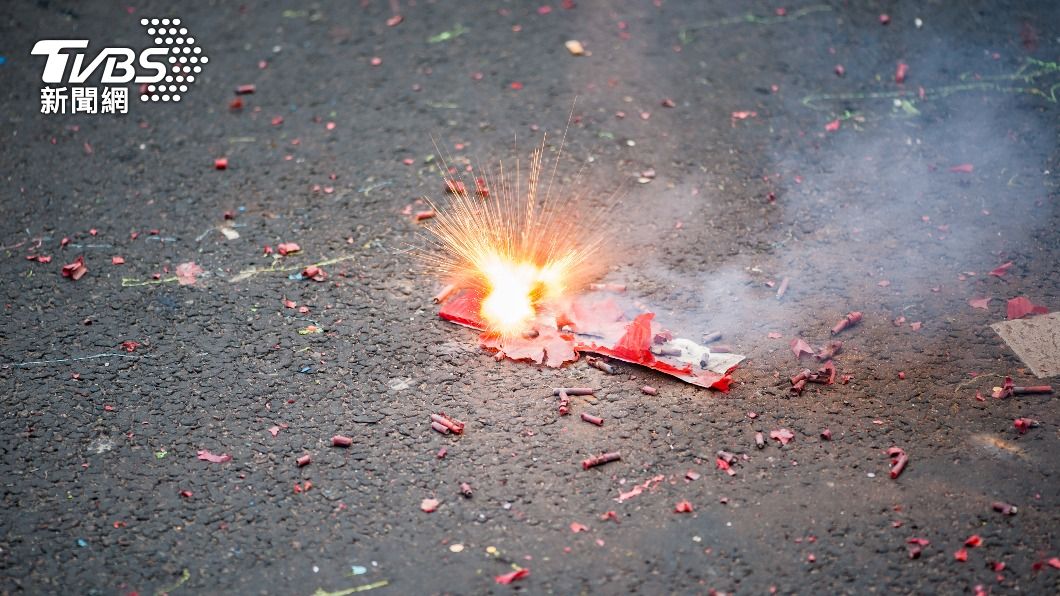 大陸男童遭鄰居扔的鞭炮炸傷。（示意圖／Shutterstock達志影像）