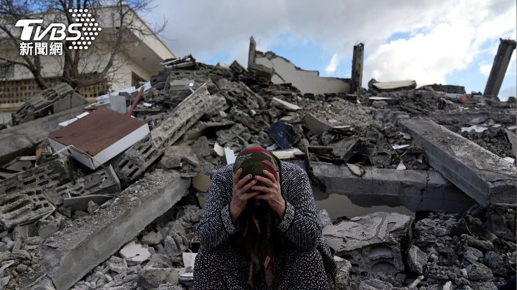 土耳其強震造成大量房屋倒塌，傷亡數不斷攀升。（圖／達志影像美聯社）