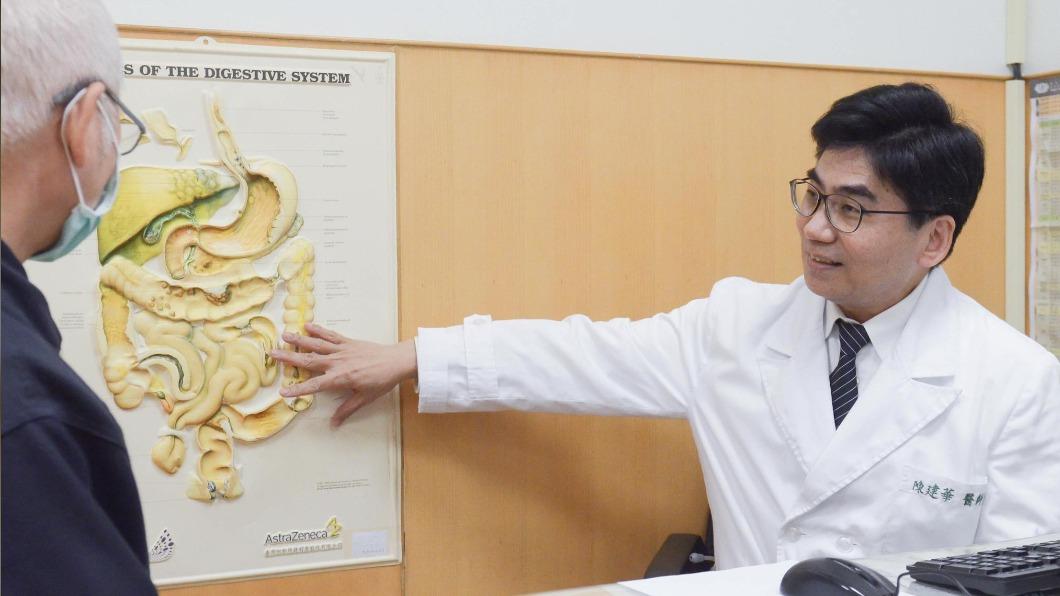台北慈濟醫院胃腸肝膽科醫師陳建華提醒，40至50歲是膽結石好發族群。（圖／院方提供）