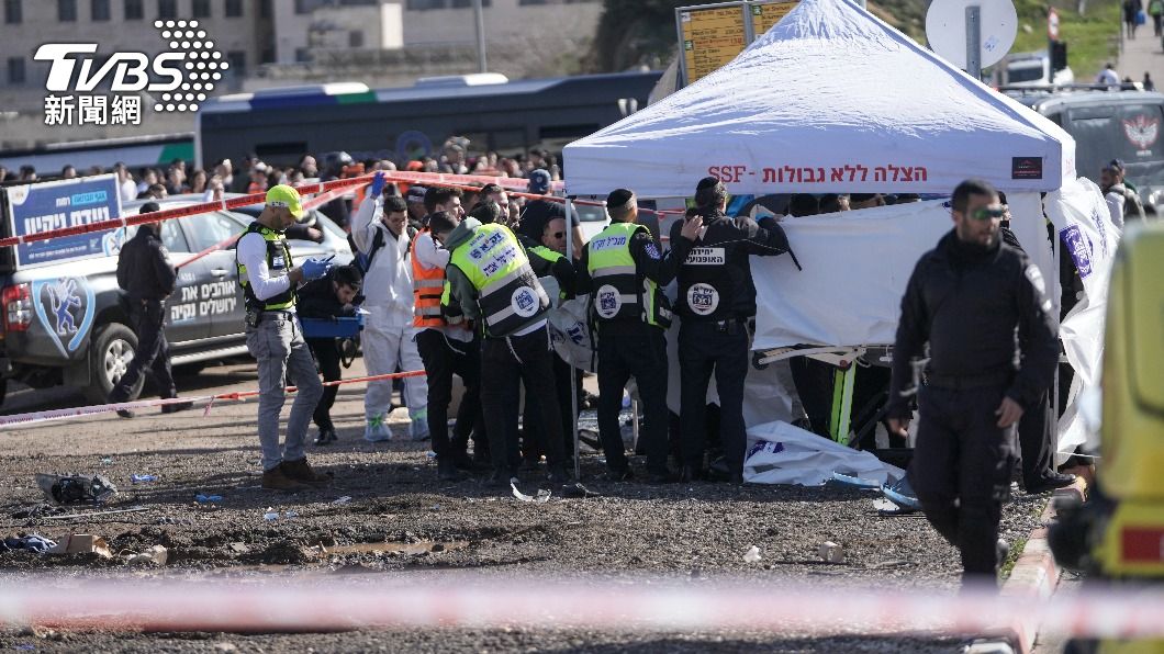 以色列東耶路撒冷巴士站發生汽車衝撞恐怖攻擊事件。（圖／達志影像美聯社）