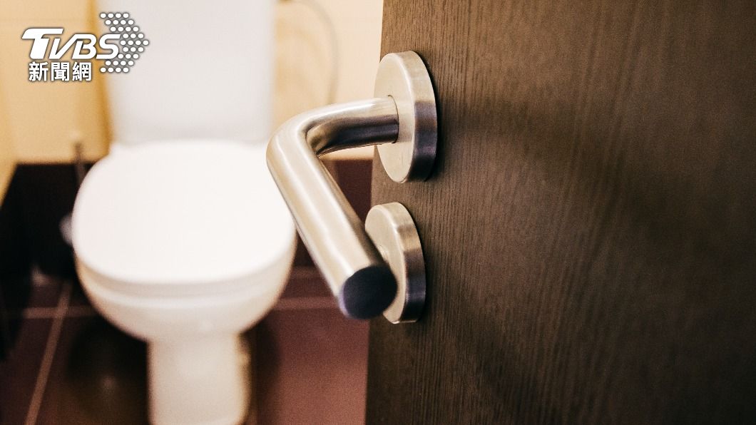 原PO認為廁所提供衛生紙可以讓顧客比較方便。（示意圖／Shutterstock達志影像）