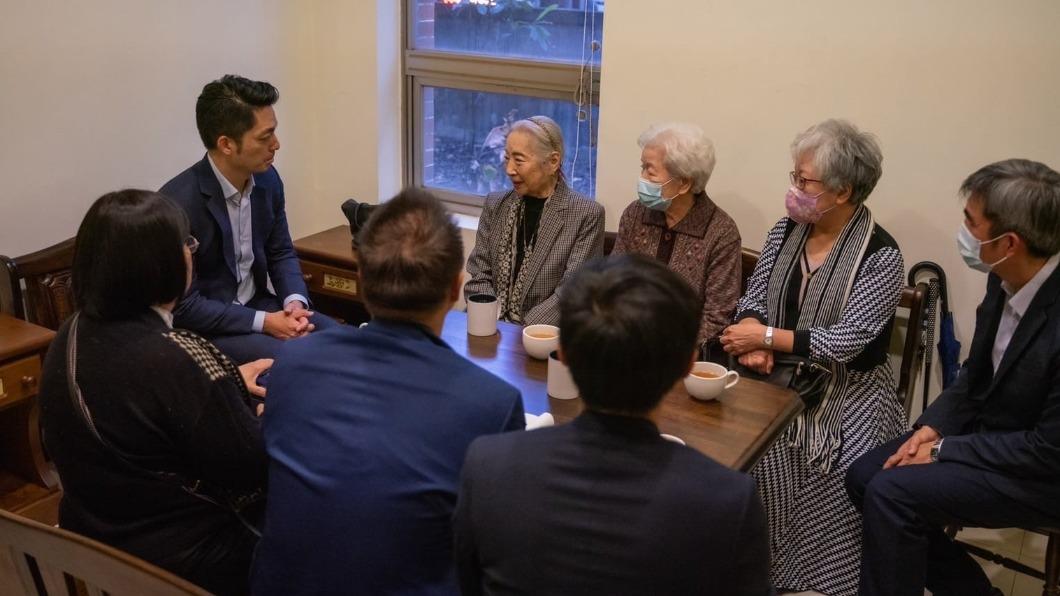 台北市長蔣萬安日前與二二八受難家屬的會面。（圖／蔡詩萍臉書）