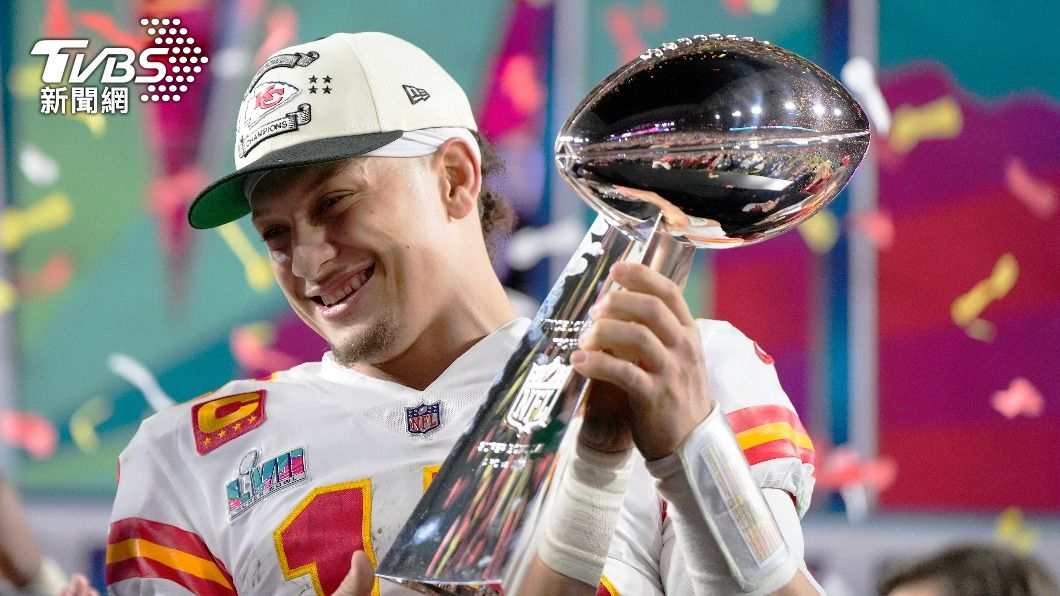 酋長27歲明星四分衛馬霍姆斯（Patrick Mahomes）奪下生涯第二座超級盃MVP。（圖／達志影像美聯社）