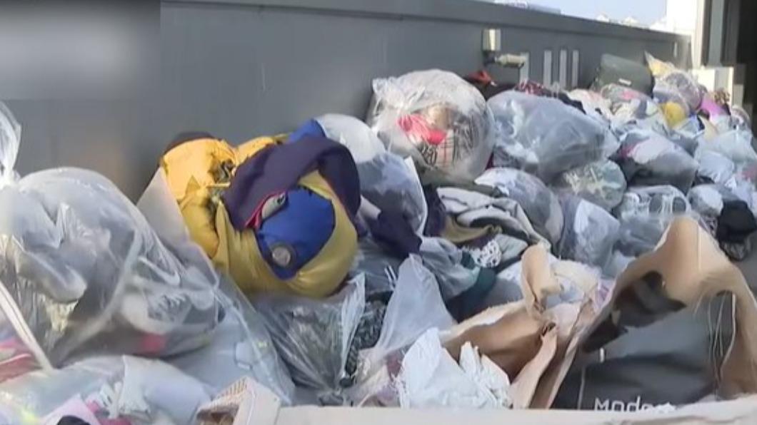 南韓靠近仁川機場的物流公司，蒐集來自全球各地的援土物資，不過卻淪為「垃圾場」。（圖／翻攝自《YTN》）