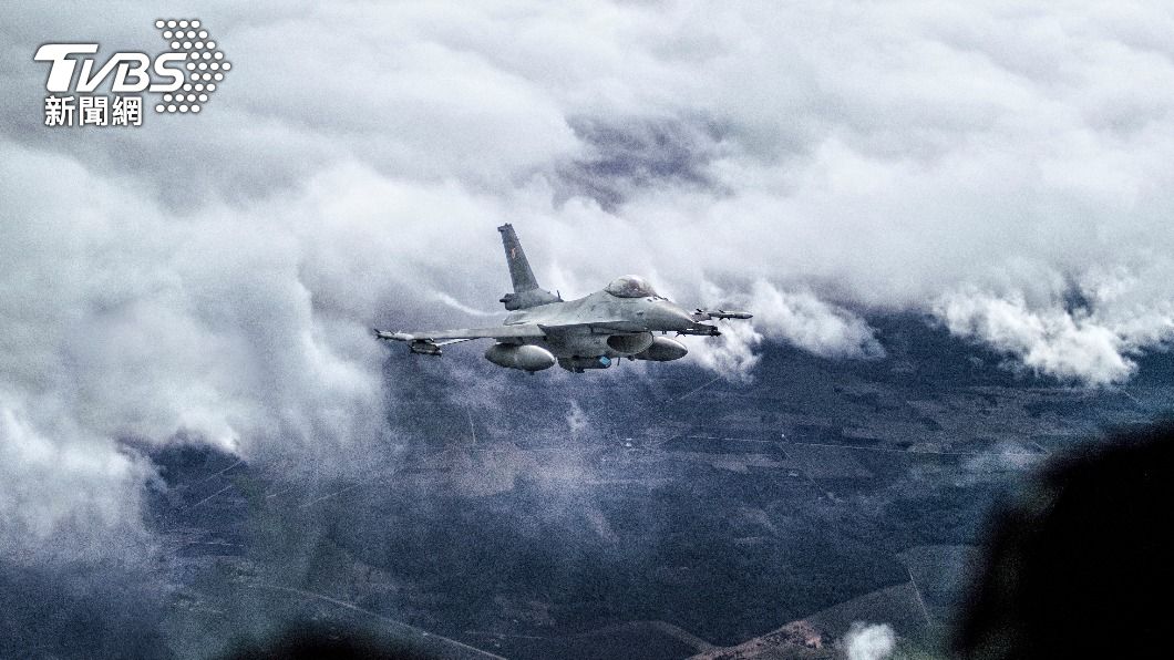 美軍昨天出動2架F-16戰機攔截俄羅斯戰機。（示意圖／shutterstock 達志影像）