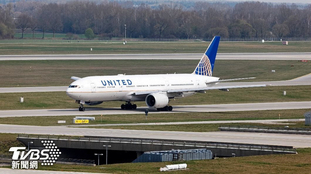 美國聯航一架777客機，一度發生飛行急墜的驚險經歷。（圖／達志影像美聯社）