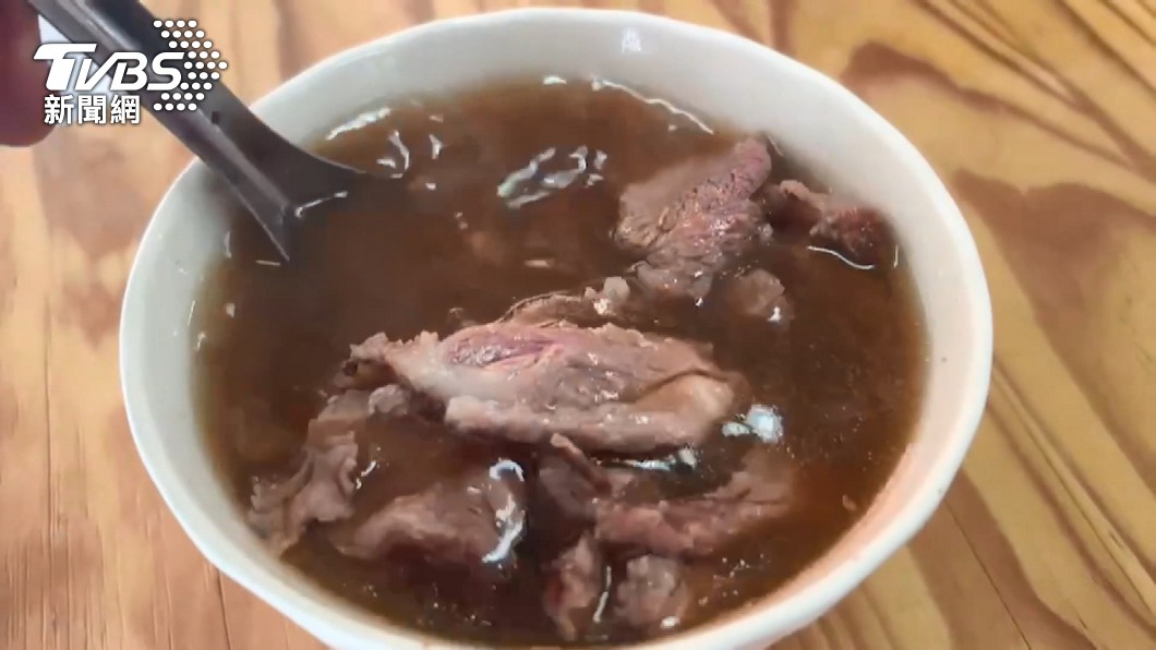 一名台南男每天早上必喝牛肉湯，就醫才知自己已罹患大腸癌。（示意圖／TVBS資料照）