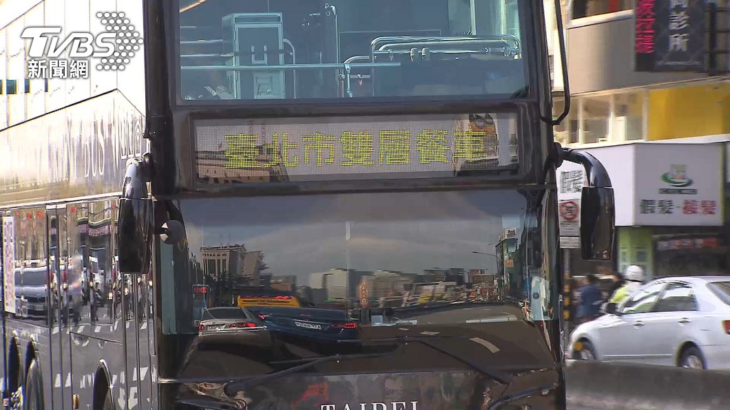 Taipei launches second double-decker dining bus (TVBS News) Taipei launches second double-decker dining bus