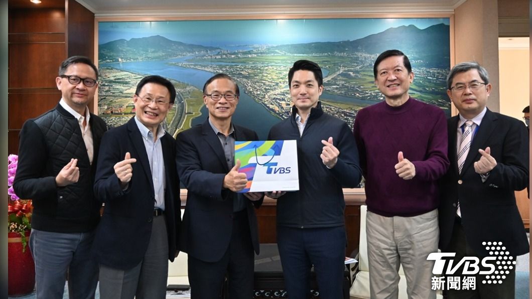 台北市長蔣萬安與「攜手愛無限」推動團隊進行會談。（圖／TVBS）