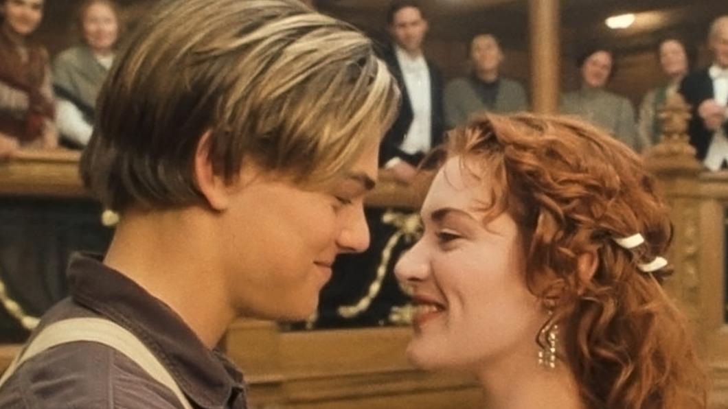 經典電影《鐵達尼號》重映版回歸大銀幕，讓觀眾重溫傑克與蘿絲感人又心碎的愛情故事。（圖／翻攝自鐵達尼號電影官方推特）