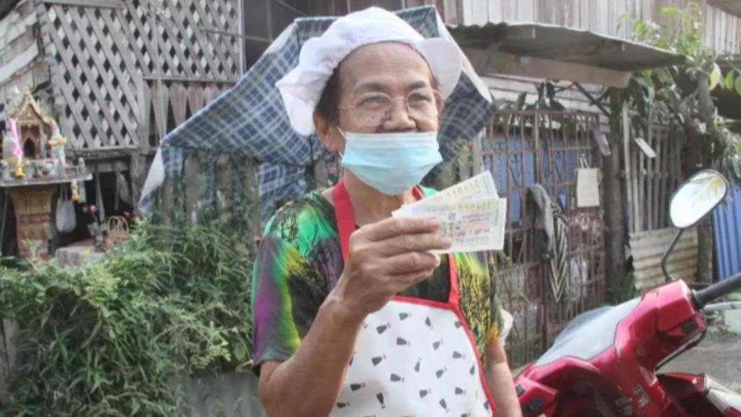 泰國72歲老婦人堅持彩券買「侄子生日」17號，結果中了1200萬泰銖（約1061萬新台幣）頭獎。（圖／翻攝自《The Thaiger》）