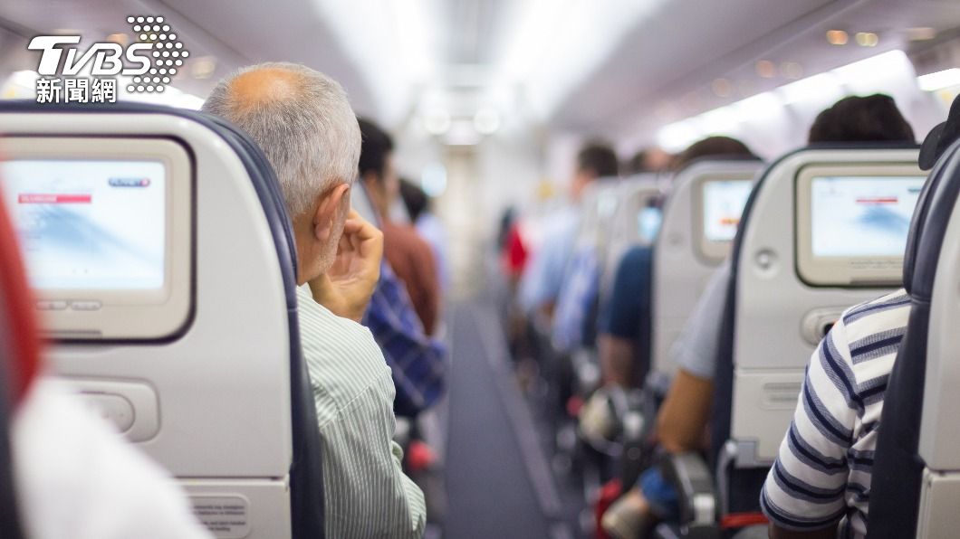 一名旅客在飛機上心跳停止，機上碰巧有56名醫師。（示意圖／shutterstock 達志影像）
