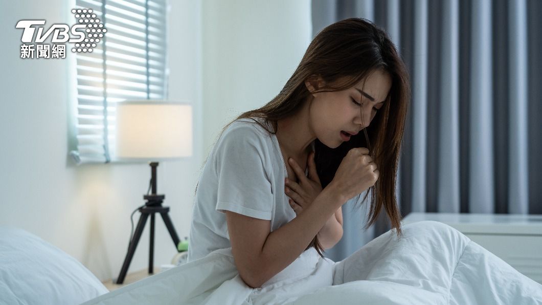 咳嗽是長新冠的常見症狀。（示意圖／shutterstock達志影像）