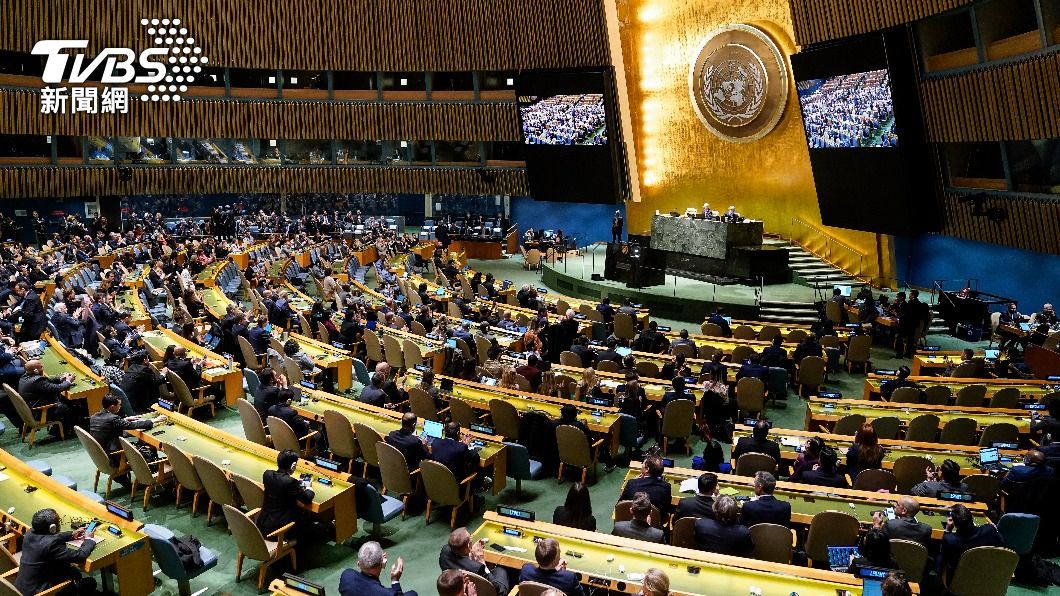 今（24）日聯合國大會票數通過，要求俄軍從烏克蘭撤軍。（圖／達志影像美聯社）