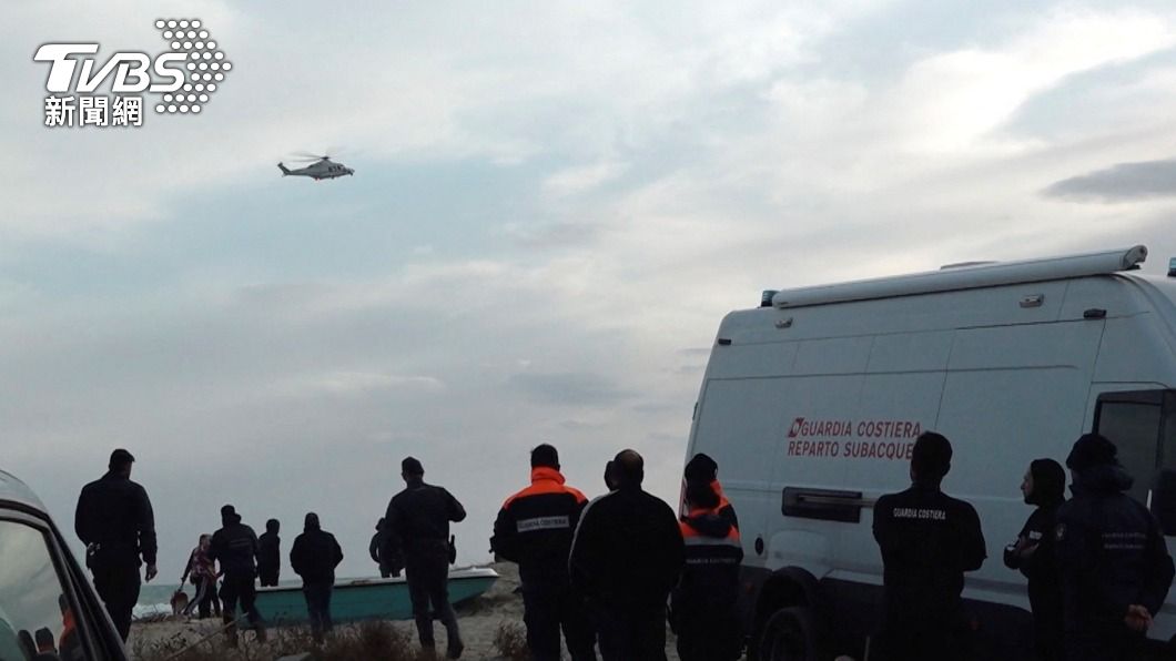 義大利救援隊持續搜救，目前死亡人數增至58人。（圖／達志影像路透社）