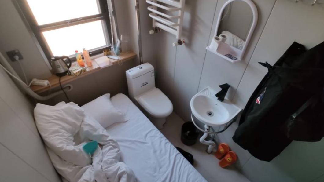 河南鄭州有一間「0室0廳1衛」的出租套房，日租要價265元。（圖／翻攝自「黑貓長」YT）