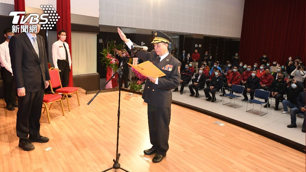 新任新北市消防局長李清安宣誓就職。（圖／TVBS）