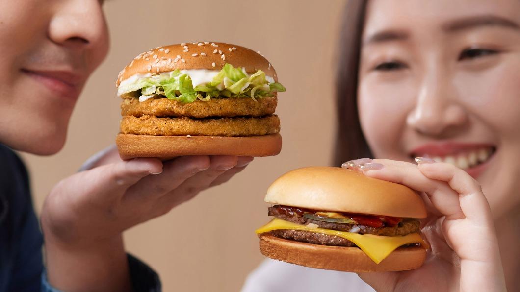 麥當勞推新品「雙層麥香鷄」與「麥克雙牛堡」。(圖／業者提供)