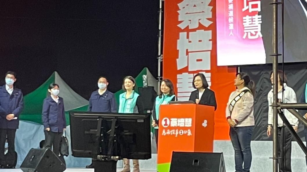 總統蔡英文今晚出席蔡培慧選前之夜力挺。（圖／TVBS）