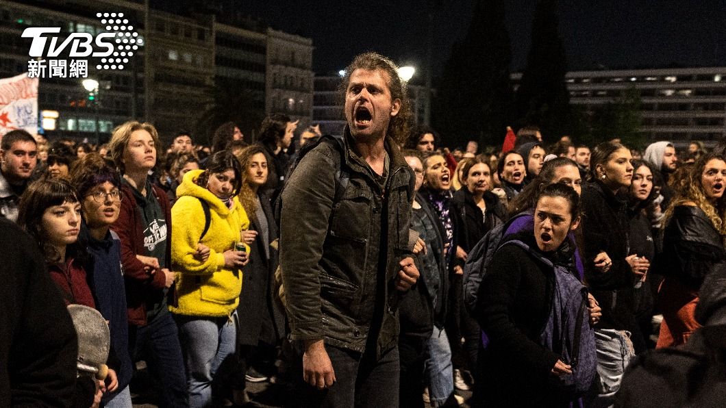 希臘數千民眾示威批政府無能。（圖／達志影像美聯社）