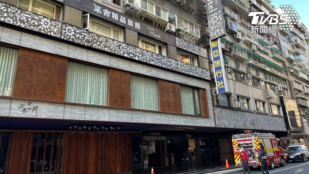 日本料理店三井所在大樓，今清晨傳出火警。（圖／TVBS）