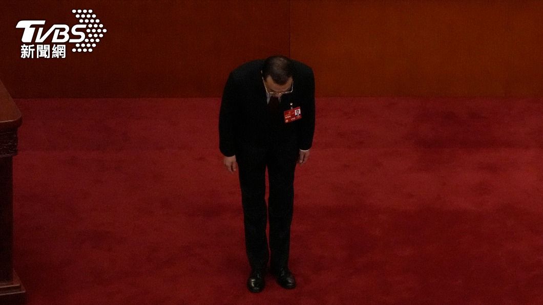 中國國務總理李克強5日完成任內最後一場政府工作報告，向台下鞠躬。（圖／達志影像美聯社）（圖／達志影像美聯社）