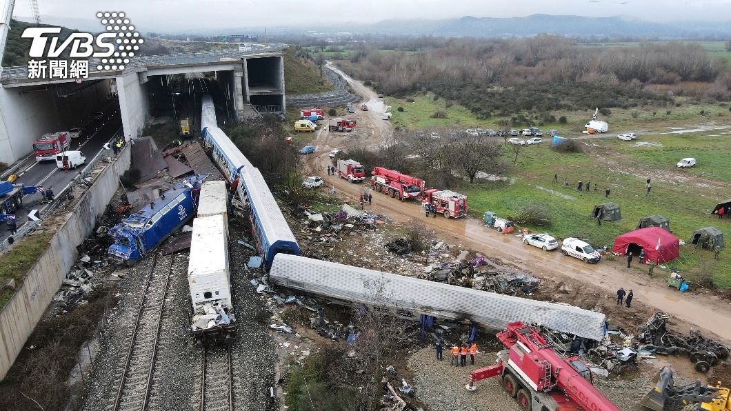 希臘2月28日發生火車相撞意外。（圖／達志影像美聯社）