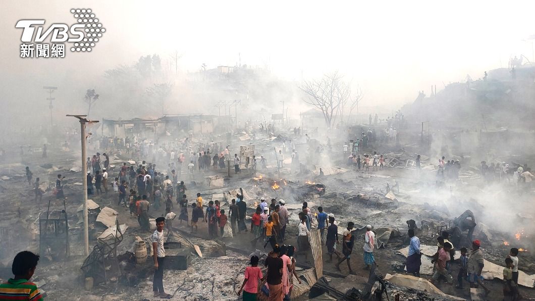 洛興雅難民營發生大火。（圖／達志影像美聯社）
