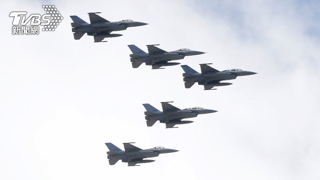 知情人士透露，美國政府在評估讓烏國飛官接受F-16訓練。（圖／達志影像美聯社）