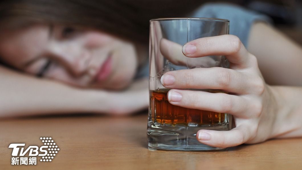 日本京都一名女大生去年在與熟人飲酒後狂咳不止、呼吸衰竭而亡，被驗出嘔吐物中含有致死量的劇毒。（示意圖／shutterstock 達志影像）